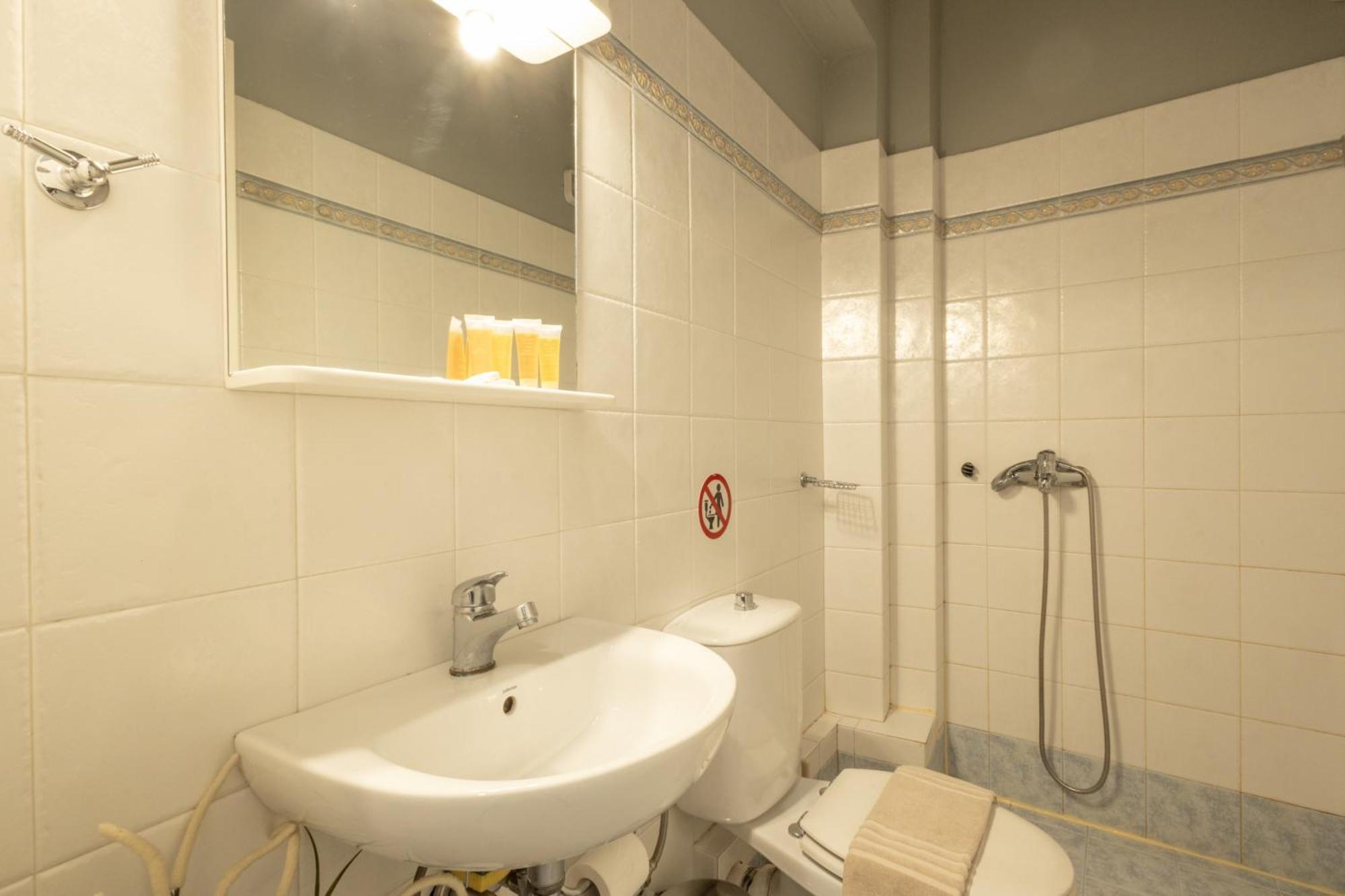 Renovated 3 Bedroom With Acropolis View Apartment Athens