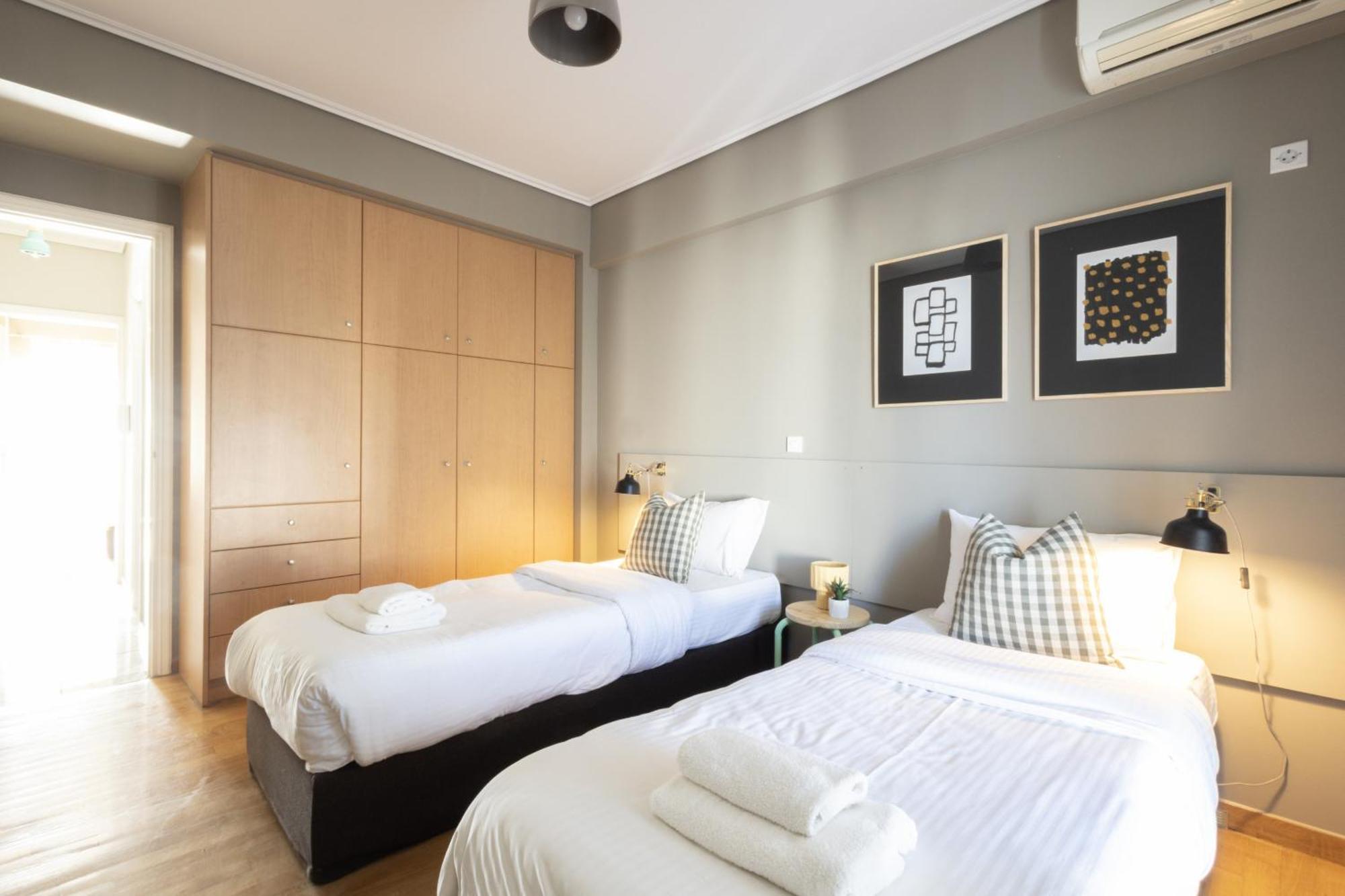Renovated 3 Bedroom With Acropolis View Apartment *