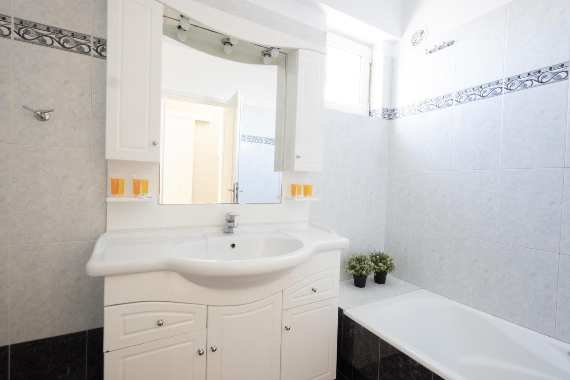 Renovated 3 Bedroom With Acropolis View * Athens