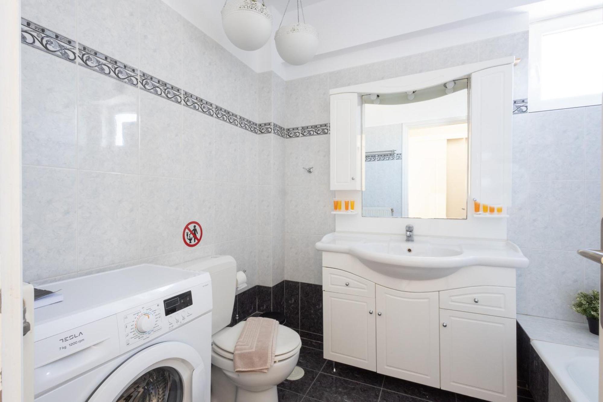 Renovated 3 Bedroom With Acropolis View * Athens