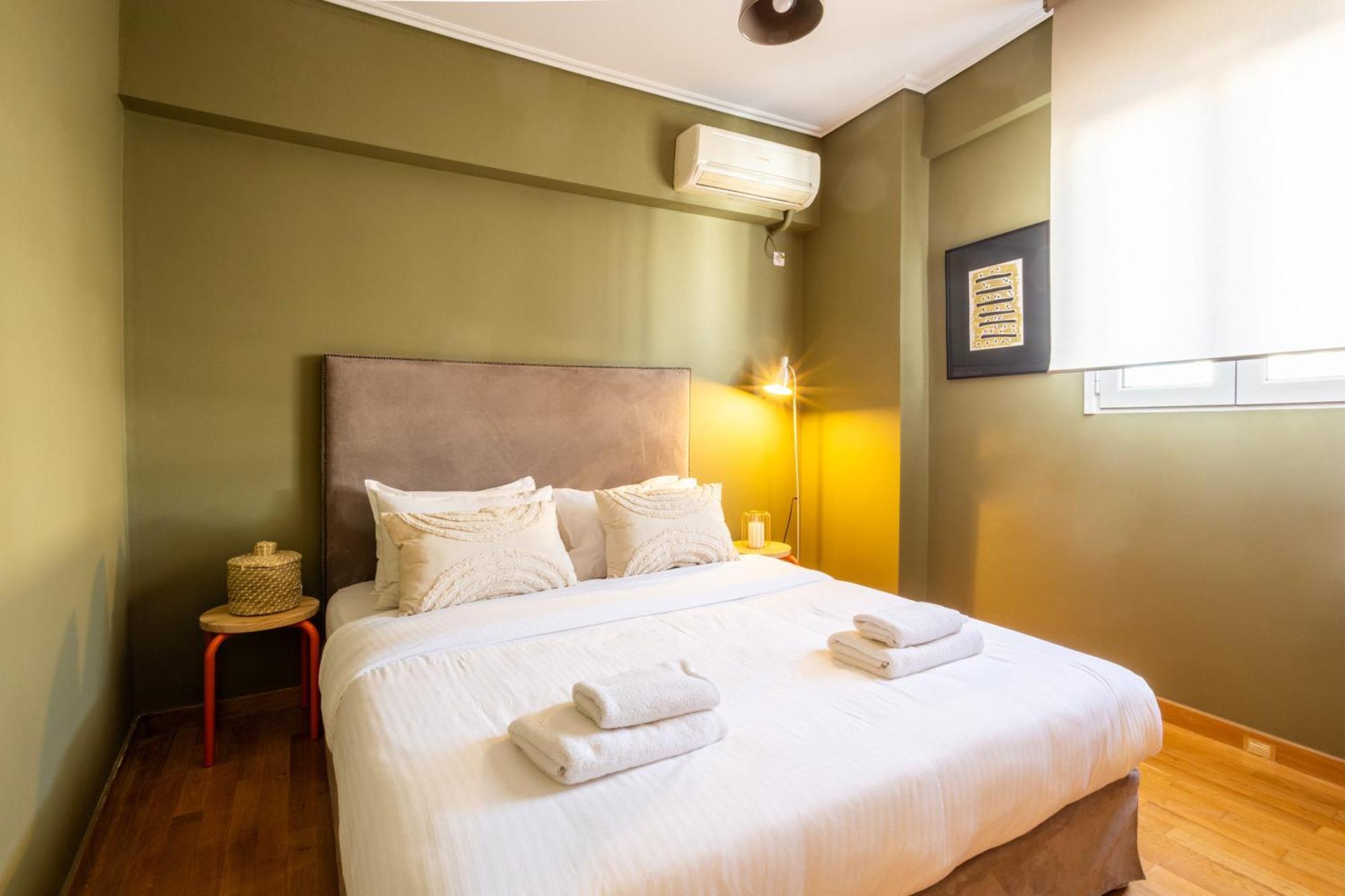 Renovated 3 Bedroom With Acropolis View Apartment